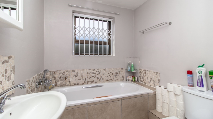 7 Bedroom Property for Sale in Loevenstein Western Cape